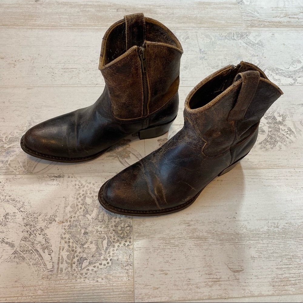 Frye Billy Distressed Crackle Leather Western Boot - Picture 13 of 16